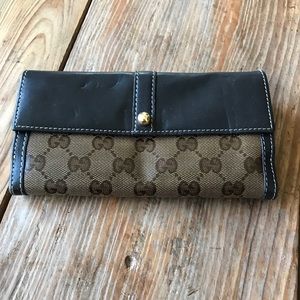 Authentic Vintage Gucci GG Wallet